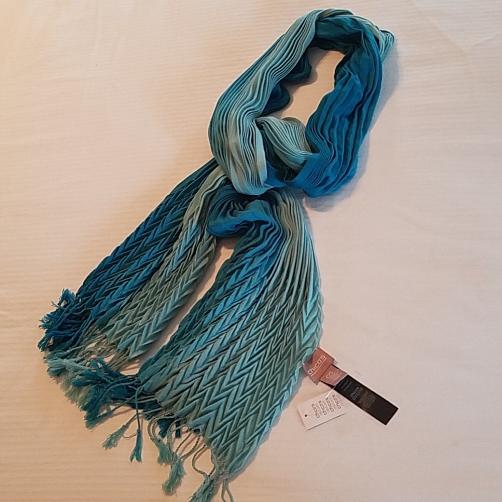 One size NWT Chico's scarf